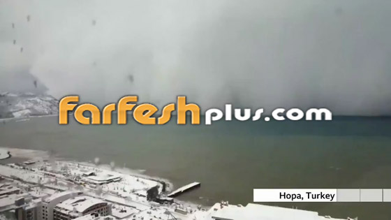 رجل يوثق فيديو يحبس الأنفاس لعاصفة ثلجية وهي تزحف باتجاه المدينة صورة رقم 1