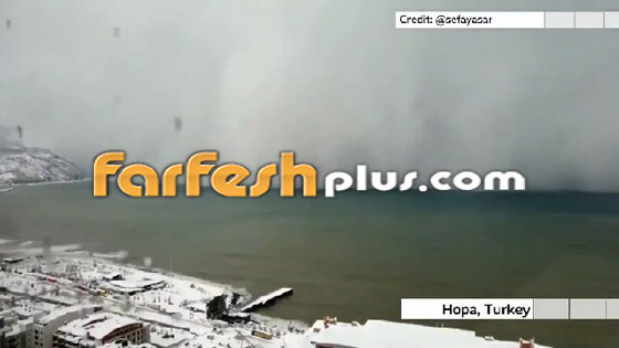 رجل يوثق فيديو يحبس الأنفاس لعاصفة ثلجية وهي تزحف باتجاه المدينة صورة رقم 2