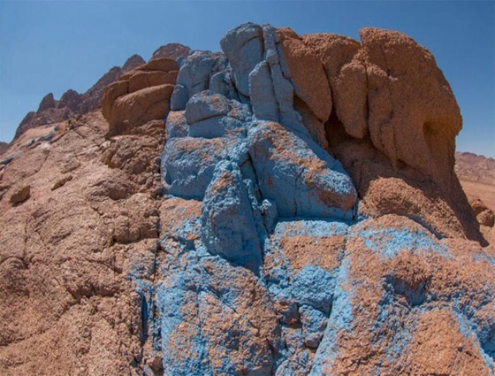 فعل الطبيعة أم الإنسان.. ما حقيقة الصحراء الزرقاء بسيناء مصر؟ صور صورة رقم 4