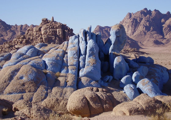فعل الطبيعة أم الإنسان.. ما حقيقة الصحراء الزرقاء بسيناء مصر؟ صور صورة رقم 10