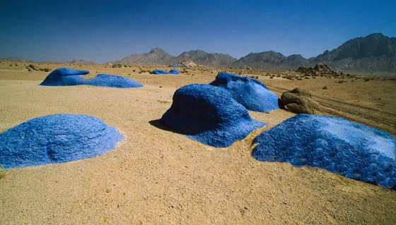 فعل الطبيعة أم الإنسان.. ما حقيقة الصحراء الزرقاء بسيناء مصر؟ صور صورة رقم 14