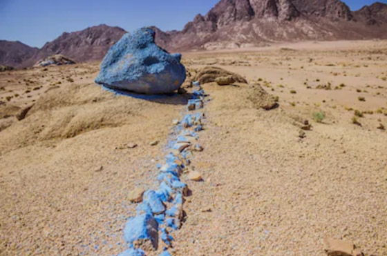فعل الطبيعة أم الإنسان.. ما حقيقة الصحراء الزرقاء بسيناء مصر؟ صور صورة رقم 15
