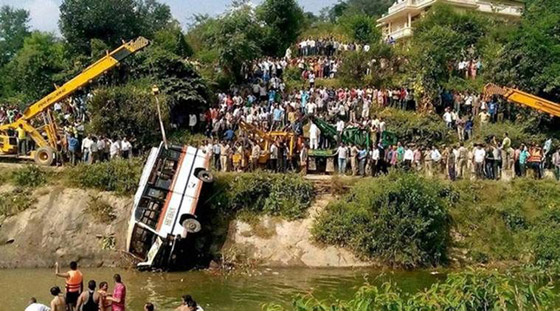 حادث مأساوي.. مقتل 24 شخصا بسقوط حافلة وغرقها في نهر في الهند صورة رقم 9