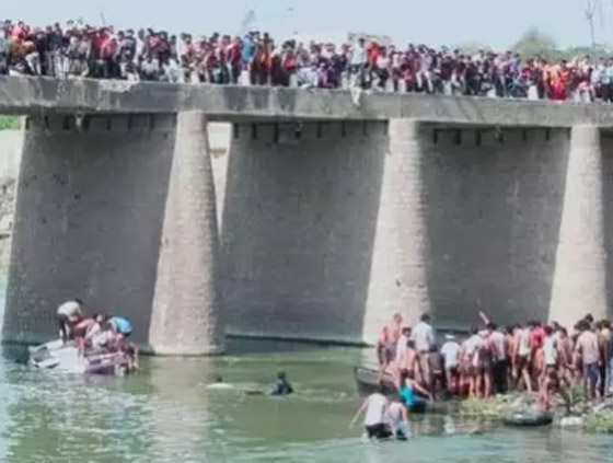 حادث مأساوي.. مقتل 24 شخصا بسقوط حافلة وغرقها في نهر في الهند صورة رقم 13