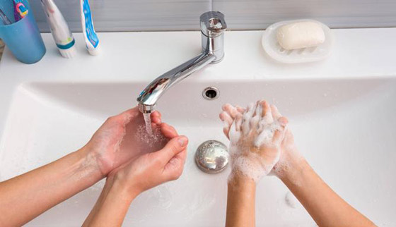 إليكم الطريقة الصحيحة لغسل اليدين وتطهيرهم من البكتيريا والفيروسات! صورة رقم 3