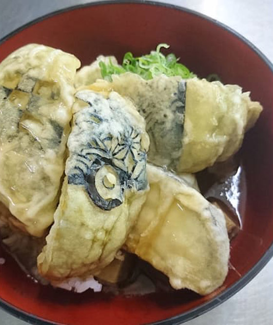 بالصور: طباخ ياباني محترف ينحت من الطعام قطع فنية خيالية صورة رقم 6
