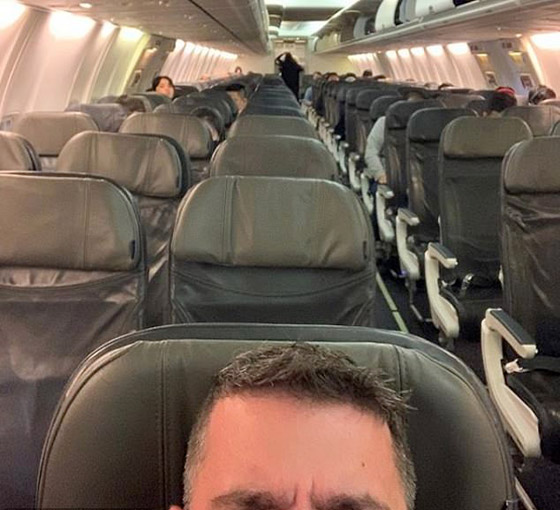 مسافرون يشاركون لقطات لرحلاتهم في طائرات شبه خالية بسبب كورونا صورة رقم 2