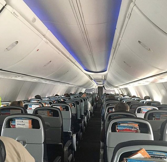 مسافرون يشاركون لقطات لرحلاتهم في طائرات شبه خالية بسبب كورونا صورة رقم 6