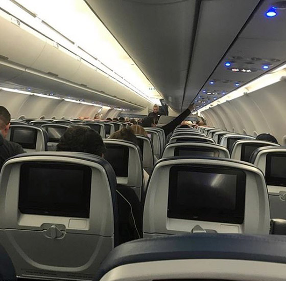 مسافرون يشاركون لقطات لرحلاتهم في طائرات شبه خالية بسبب كورونا صورة رقم 15