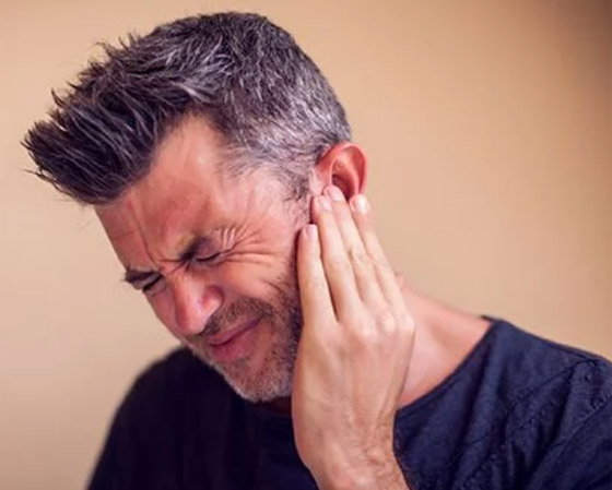 هل يزعجك الألم المتكرر خلف الأذن؟ إليك الأسباب المحتملة له والعلاج صورة رقم 6