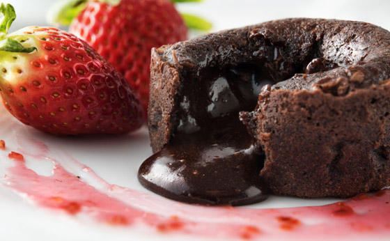 لعشاق الشوكولاتة.. طريقة سهلة لتحضير حلوى السوفلي الفرنسية اللذيذة صورة رقم 1