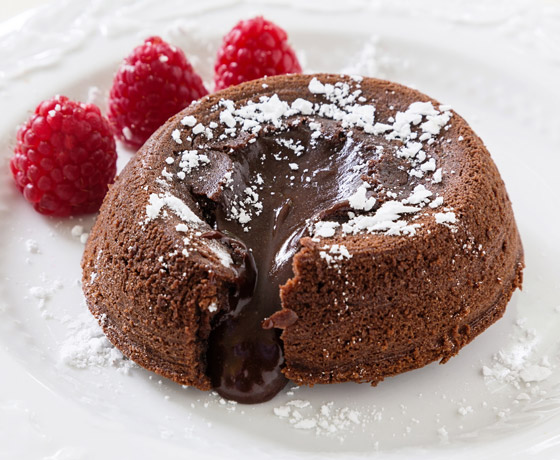 لعشاق الشوكولاتة.. طريقة سهلة لتحضير حلوى السوفلي الفرنسية اللذيذة صورة رقم 2