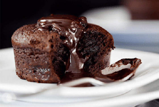 لعشاق الشوكولاتة.. طريقة سهلة لتحضير حلوى السوفلي الفرنسية اللذيذة صورة رقم 7