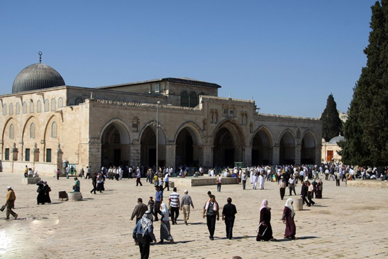 المسجد الأقصى يفتح أبوابه للمصلين بعد عيد الفطر صورة رقم 2