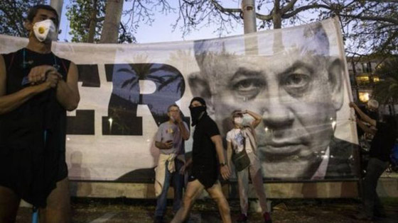 مشهد تاريخي: نتنياهو رئيس وزراء إسرائيل يمثل أمام المحكمة بتهم فساد صورة رقم 3