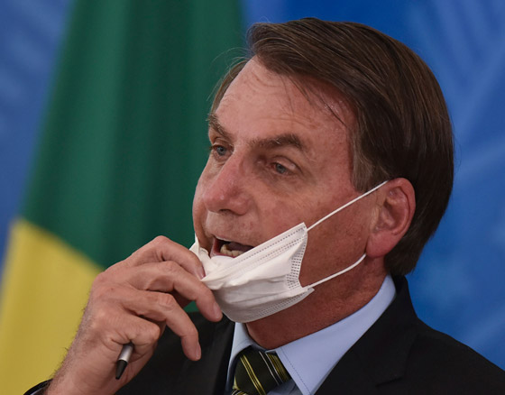 بالفيديو: رئيس البرازيل يخلع الكمامة ويستخف بفيروس كورونا مجددا! صورة رقم 14