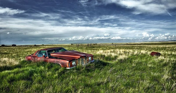 بالصور: مصور يجوب الولايات المتحدة وأوروبا بحثا عن سيارات قديمة مهجورة صورة رقم 4