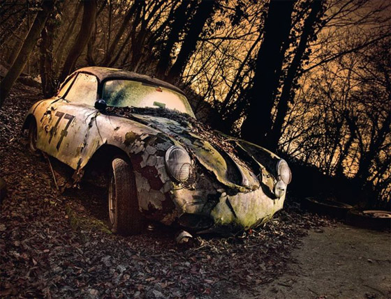 بالصور: مصور يجوب الولايات المتحدة وأوروبا بحثا عن سيارات قديمة مهجورة صورة رقم 7