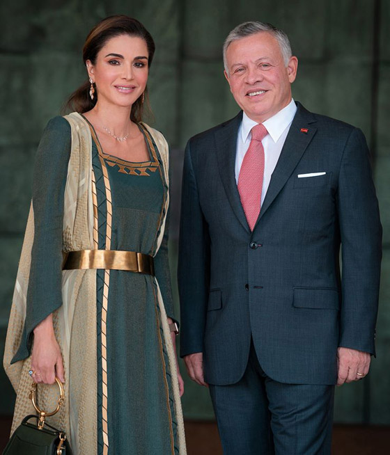الملكة رانيا تحتفل بعيد ميلادها الخمسين بإطلالة مميزة بالأبيض.. صور صورة رقم 16
