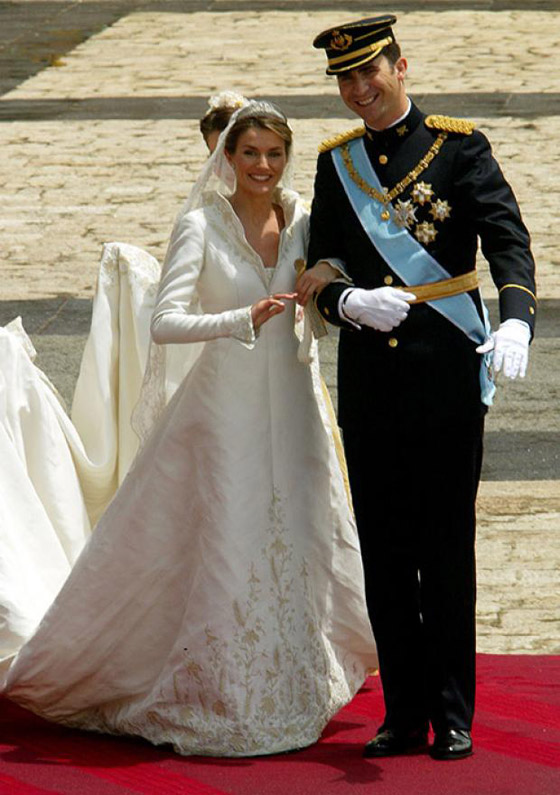 صور أغلى 7 فساتين زفاف للملكات بالعالم: بينها فستان بـ120 مليون جنيه.. صورة رقم 5