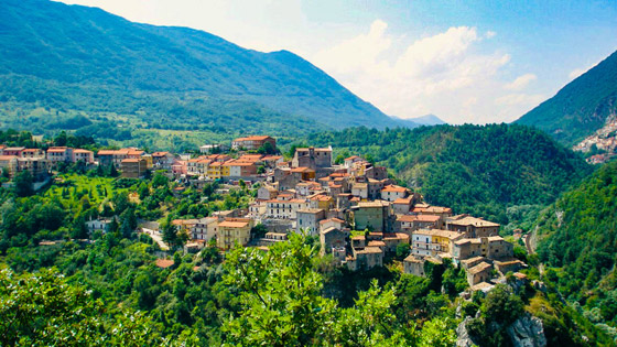 عرض الأحلام: إقامة أسبوع مجاناً في فيلا فاخرة في قرية إيطالية رائعة صورة رقم 2