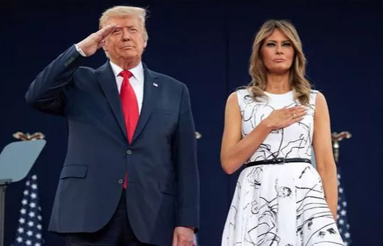 الرئيس ترامب يرتكب خطأ محرجا فادحا خلال النشيد الوطني الأمريكي! صورة رقم 6