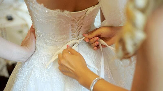 أجمل موديلات فساتين زفاف بسيطة لحفل زفافك منزلي  صورة رقم 1
