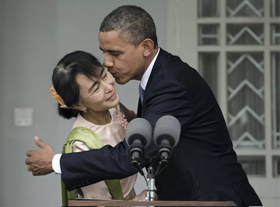 بالصور.. شاهدوا قبلات من أشهر الشخصيات السياسية العالمية صورة رقم 13