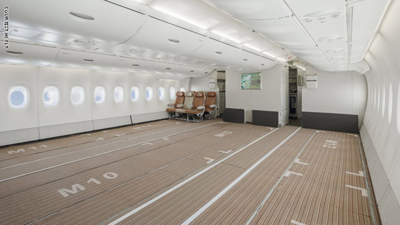 داخل أول طائرة من طراز A380 يتم تحويلها للشحن في العالم صورة رقم 3