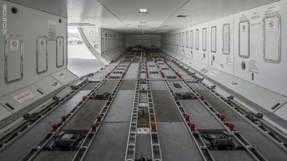 داخل أول طائرة من طراز A380 يتم تحويلها للشحن في العالم صورة رقم 5
