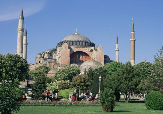 أردوغان يتمسك بـ(الحقوق السيادية) في تحويل آيا صوفيا إلى مسجد صورة رقم 10