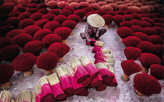 صور مدهشة: مشاهد مبهرة من الألوان الزاهية في قرية البخور في فيتنام صورة رقم 10