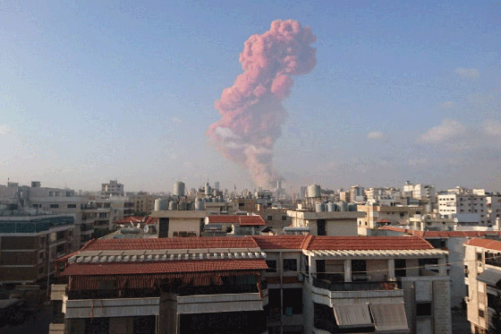 انفجار هائل يهز بيروت: 10 قتلى ومئات الجرحى ودمار هائل صورة رقم 12