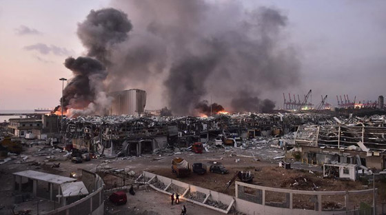 لبنان ينعي ضحايا الانفجار الذي أودى بحياة العشرات وأصاب الآلاف صورة رقم 13