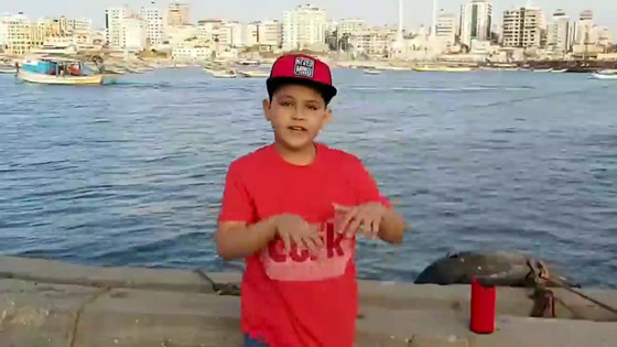  فيديو وصور طفل فلسطيني يحترف (الراب) ويغني بالانجليزية عن الحرية وفلسطين صورة رقم 5