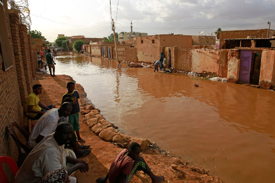 مشاهد مرعبة.. قرى ومدن سودانية تغرق في الفيضان صورة رقم 6