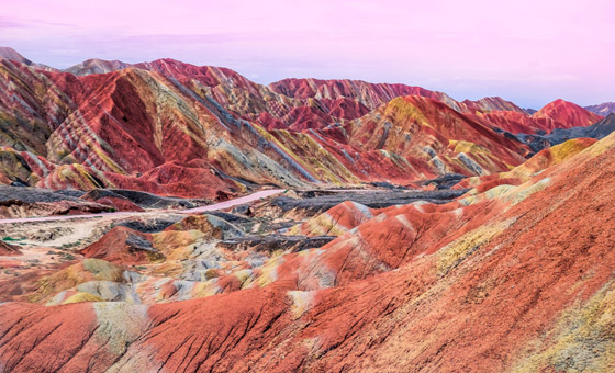 جبال دنكسيا في الصين: ملونة بقوس قزح كلوحة زيتية ويعشقها السياح صورة رقم 5