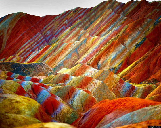 جبال دنكسيا في الصين: ملونة بقوس قزح كلوحة زيتية ويعشقها السياح صورة رقم 2