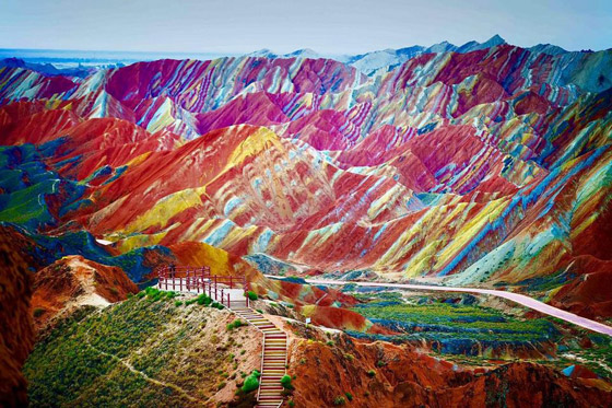 جبال دنكسيا في الصين: ملونة بقوس قزح كلوحة زيتية ويعشقها السياح صورة رقم 3