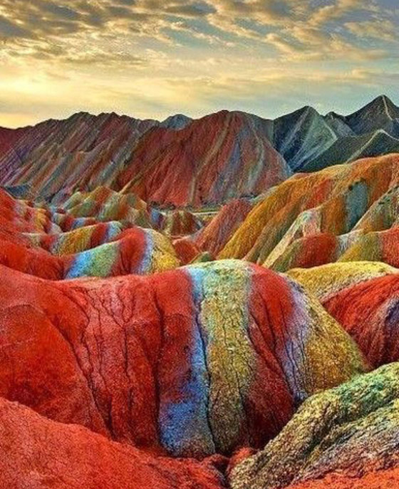 جبال دنكسيا في الصين: ملونة بقوس قزح كلوحة زيتية ويعشقها السياح صورة رقم 9