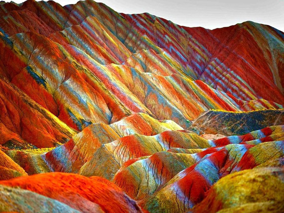 جبال دنكسيا في الصين: ملونة بقوس قزح كلوحة زيتية ويعشقها السياح صورة رقم 12