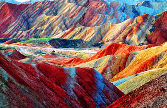 جبال دنكسيا في الصين: ملونة بقوس قزح كلوحة زيتية ويعشقها السياح صورة رقم 4