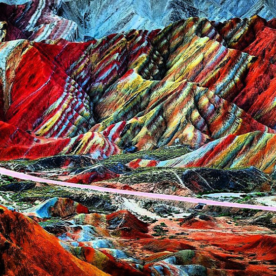 جبال دنكسيا في الصين: ملونة بقوس قزح كلوحة زيتية ويعشقها السياح صورة رقم 16