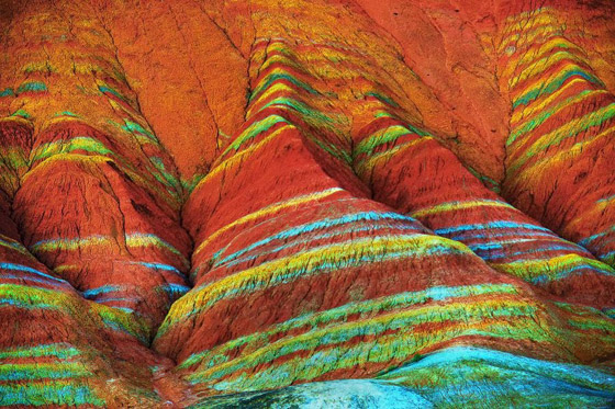 جبال دنكسيا في الصين: ملونة بقوس قزح كلوحة زيتية ويعشقها السياح صورة رقم 18