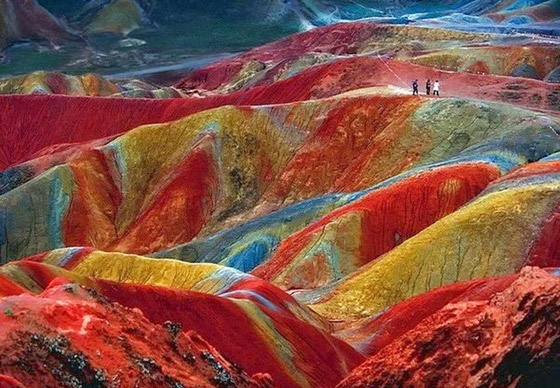 جبال دنكسيا في الصين: ملونة بقوس قزح كلوحة زيتية ويعشقها السياح صورة رقم 19