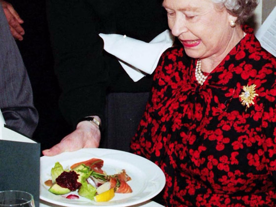 ما النظام الغذائي الذي تتبعه الملكة إليزابيث يوميًا؟ صورة رقم 3