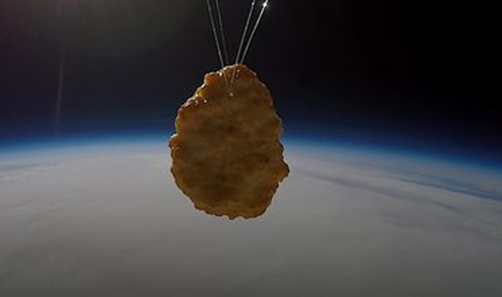 قطعة دجاج تسافر للفضاء.. احتفال غريب لشركة أيسلندية بعيدها الـ50 صورة رقم 6