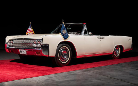صور: بيع السيارة المشؤومة التي استقلها الرئيس كينيدي يوم اغتياله بمزاد صورة رقم 5