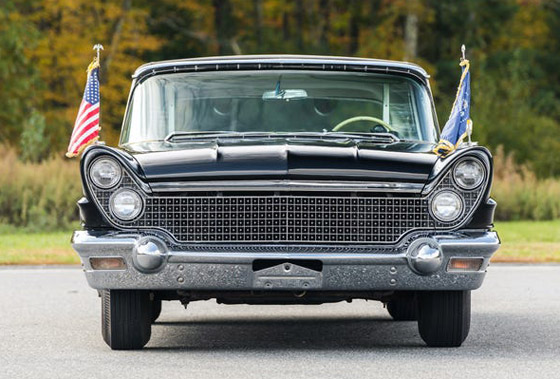 صور: بيع السيارة المشؤومة التي استقلها الرئيس كينيدي يوم اغتياله بمزاد صورة رقم 11