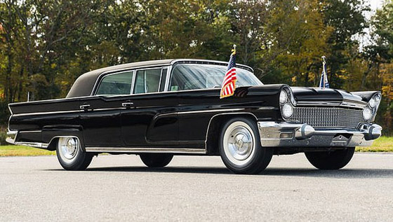 صور: بيع السيارة المشؤومة التي استقلها الرئيس كينيدي يوم اغتياله بمزاد صورة رقم 21